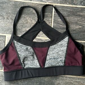Mono b sports bra